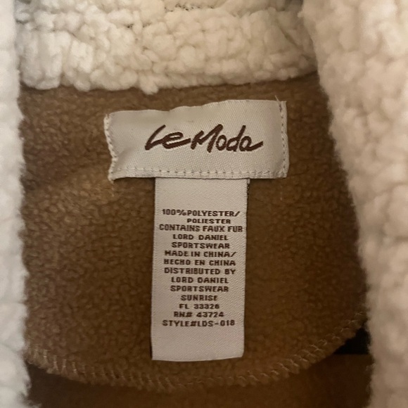 One Size   Open front vest. - Picture 2 of 2